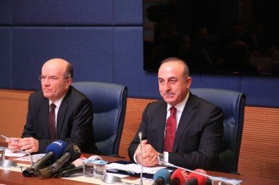 Bakan Çavuşoğlu, Dışişleri Komisyonu Üyelerine Bilgi Verdi