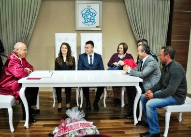Başkan Eşkinat, Büşra Ve Olcay Çiftinin Nikahını Kıydı