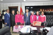 ISPARTA BELEDİYESİ - Başkan Günaydın, Sporcuları Ödüllendirdi