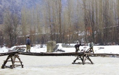 Köylülerin Seyyar Köprü Çilesi