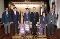 HAKAN YUSUF GÜNER - Ortaokulu Öğrencilerinden Vali Güner'e Ziyaret