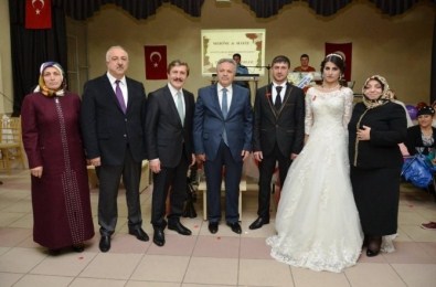 Vali Kahraman Ve Eşi Ahıska Türklerinin Düğün Törenine Katıldı