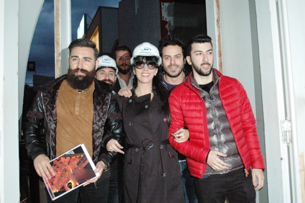 Hande Yener inşaata başladı