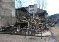 TARİHİ BİNA - 100 yıllık tarihi bina böyle çöktü