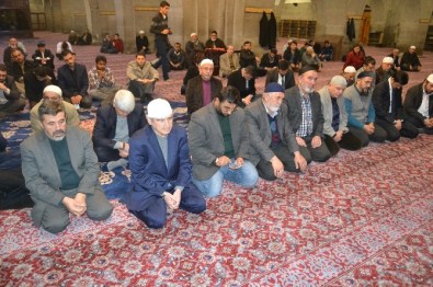 Anadolu Gençlik Derneği Merhum Necmettin Erbakan'ı Dualarla Andı