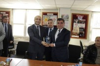 OSMAN AKBAŞ - Başkan Özdemir'e Teşekkür Plaketi