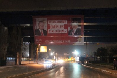 Erdoğan ve Davutoğlu için dev pankart