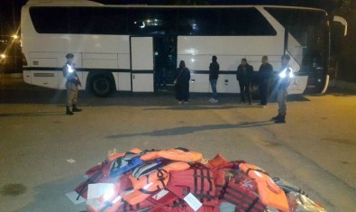 Demre'de 70 Kaçak Ve 2 İnsan Kaçakçısı Yakalandı