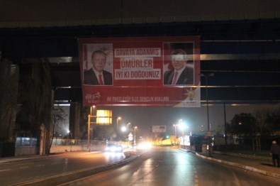 Erdoğan Ve Davutoğlu İçin Dev Pankart!