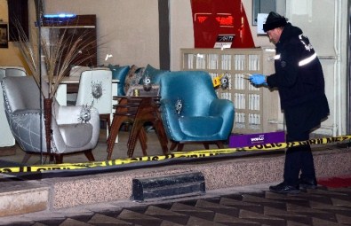 Eskişehir'de Mobilya Dükkanı Kurşunlandı