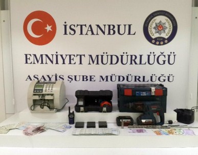 İstanbul'da Atm Soyguncuları Kıskıvrak Yakalandı