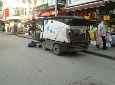 İzmit'te Temizlik Çalışmaları Sürüyor
