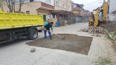 Kartepe'de Parke Tamiratı Çalışmaları Sürüyor