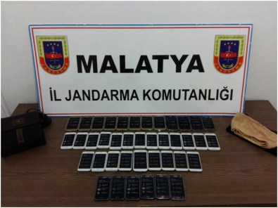 Malatya'da 16 Bin 510 Paket Kaçak Sigara Ve 15 Kilo Esrar Ele Geçirildi