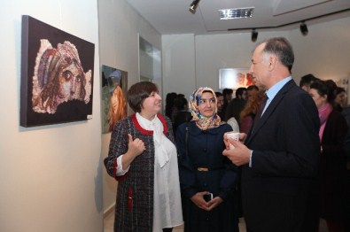 Öğrenciler Sevdiklerinin Yüzünü Tuvale Yansıttı