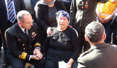 Şehit Evinde Gözyaşı Dinmiyor