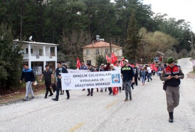 Şehitler İçin 10 Km Yürüdüler