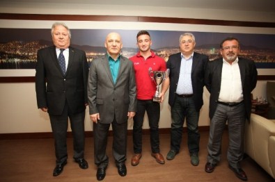 Türkiye Yelken Şampiyonundan Başkan Altınok Öz'e Ziyaret