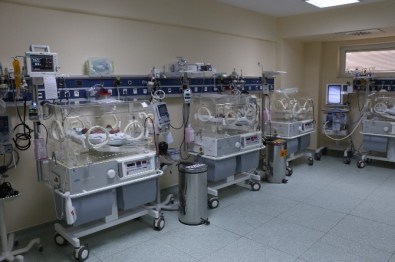 Yeni Doğan Bebeklere Kritik Tarama