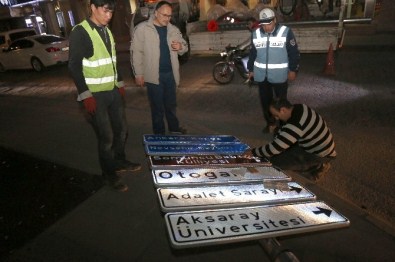 Aksaray'da Yol Ve Kavşaklara Yön Levhaları Dikiliyor