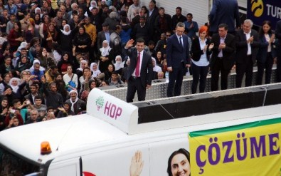 Demirtaş Mersin'den Barış Ve Silahların Susması Çağrısı Yaptı