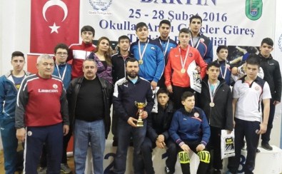 İosb Meslek Lisesi'nden Güreşte Büyük Başarı