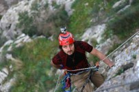 EXTREME - O Bir Fabrika İşçisi