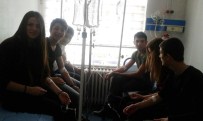 SABAH KAHVALTISI - Zehirlenen Liselilerin Güle Oynaya Ambulans Macerası
