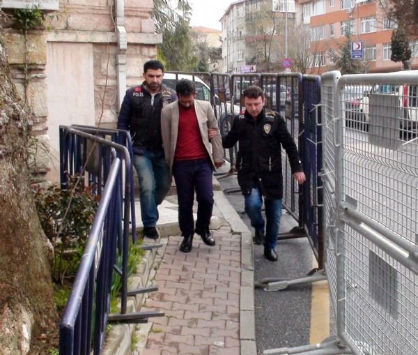 Bebeğini internetten satan anne-baba yakalandı