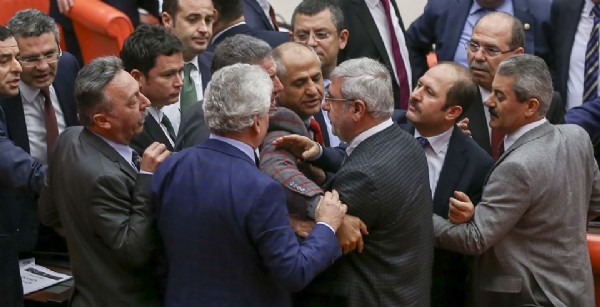 Cumhurbaşkanı Erdoğan'ın 'AYM' açıklaması Meclis'te tartışma yarattı