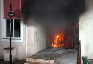 Apartman Boşluğuna Bırakılan Motosiklet Alev Aldı Açıklaması 15 Yaralı