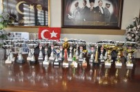 NAZİLLİ BELEDİYESPOR - Ateşli Silahlar Trap Yarışmacısı Ödüllerini Balkan Alıcık'a Teslim Etti