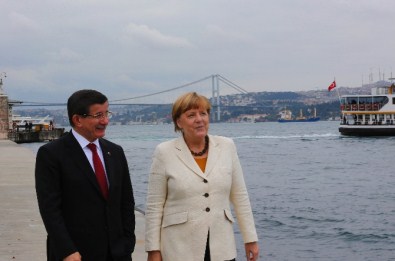 Davutoğlu ile Merkel Suriye'yi görüştü