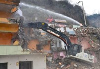 ÇÖMLEKÇI - Esentepe'de Yıkımlar Devam Ediyor