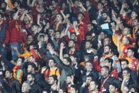 Galatasaray Taraftarı Mustafa Denizli'yi İstifaya Çağırdı