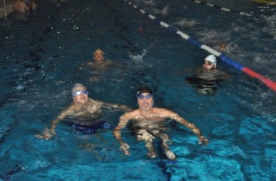 Sakarya'da Engelliler Yüzme Öğreniyor