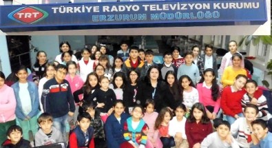 TRT Erzurum Müdürlüğü Türk Halk Müziği Çocuk Korosundan Canlı Radyo Yayını