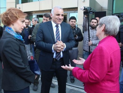 Vali Zorluoğlu İle Prof. Dr. Karatay'ın 'Lahmacun' Diyaloğu Güldürdü