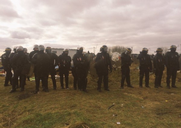 Fransız polisi mülteci kampını yıktı