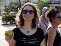 KONYAALTI SAHİLİ - 10 Bin Adım Yürüyen Yeşil Elmayı Kaptı