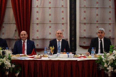 Başkan Saraçoğlu, Partilerin İl Ve Merkez İlçe Başkanlarıyla Bir Araya Geldi