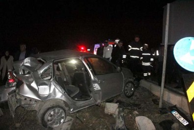 İki Otomobil Çarpıştı Açıklaması 2 Ölü, 5 Yaralı