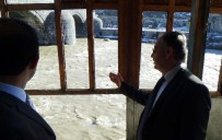 BEYLERBEYİ SARAYI - Kars Valisi Günay Özdemir Tarihi Muradiye Hamamı'nı İnceledi