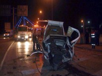 ALİŞAN - Korkuluklara çarpan araçtan dışarı fırladılar 2 ölü