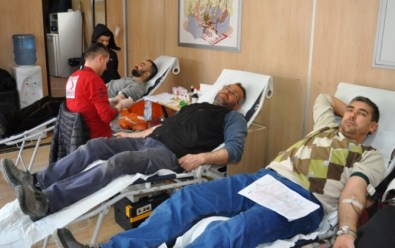 Simav'da Yüzlerce Vatandaş Kan Bağışladı