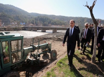 Vali Çomaktekin'den Yeşilırmak Islah Çalışmalarına İnceleme