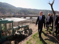 HALIL ÇOMAKTEKIN - Vali Çomaktekin'den Yeşilırmak Islah Çalışmalarına İnceleme