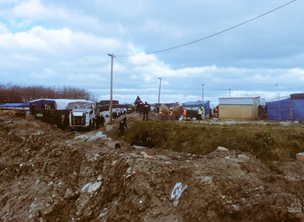 Fransız polisi mülteci kampını yıktı