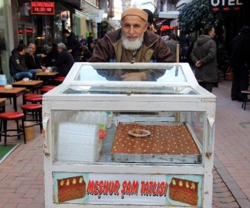 46 Senedir Seyyar Tatlıcılık Yapıyor