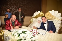 Başkan Üzülmez Kartepeliler'in Mutluluklarına Ortak Oldu